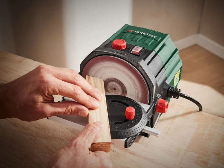 PARKSIDE® Ponceuse à disque PTSG 140 D2. 6 papiers abrasifs inclus